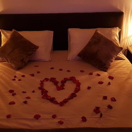 Love Room Jaccuzi Puisserguier Zewnętrze zdjęcie