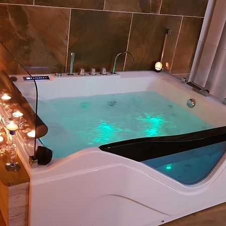Love Room Jaccuzi Puisserguier Zewnętrze zdjęcie