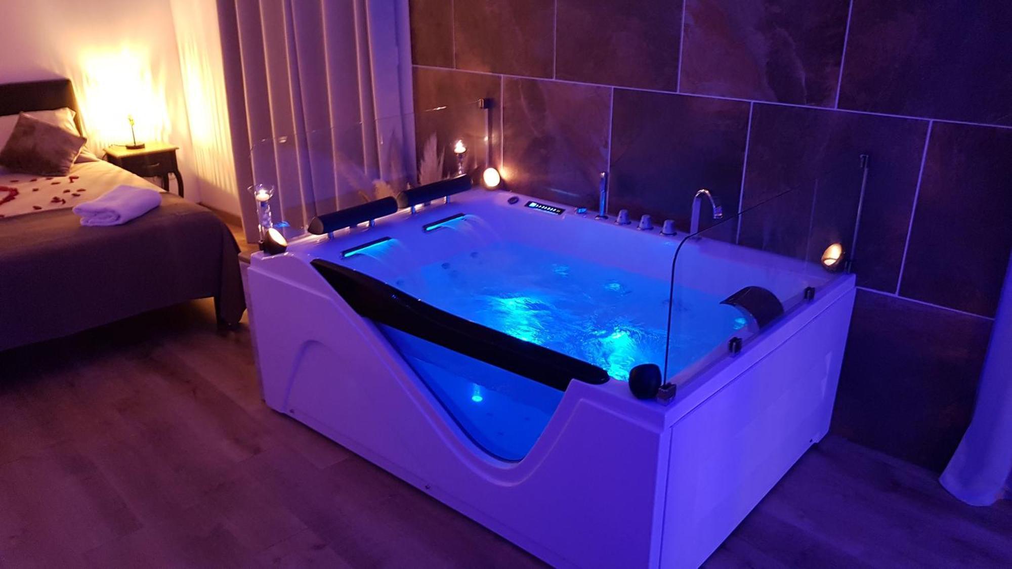 Love Room Jaccuzi Puisserguier Zewnętrze zdjęcie