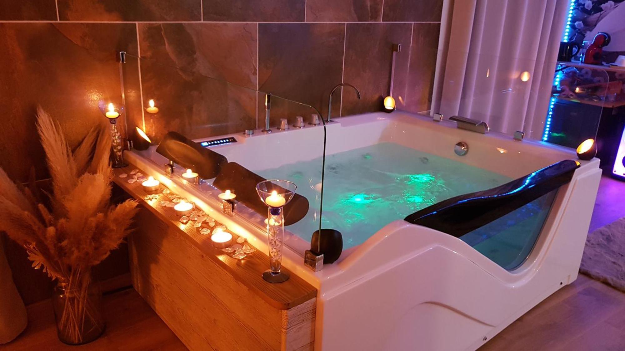 Love Room Jaccuzi Puisserguier Zewnętrze zdjęcie