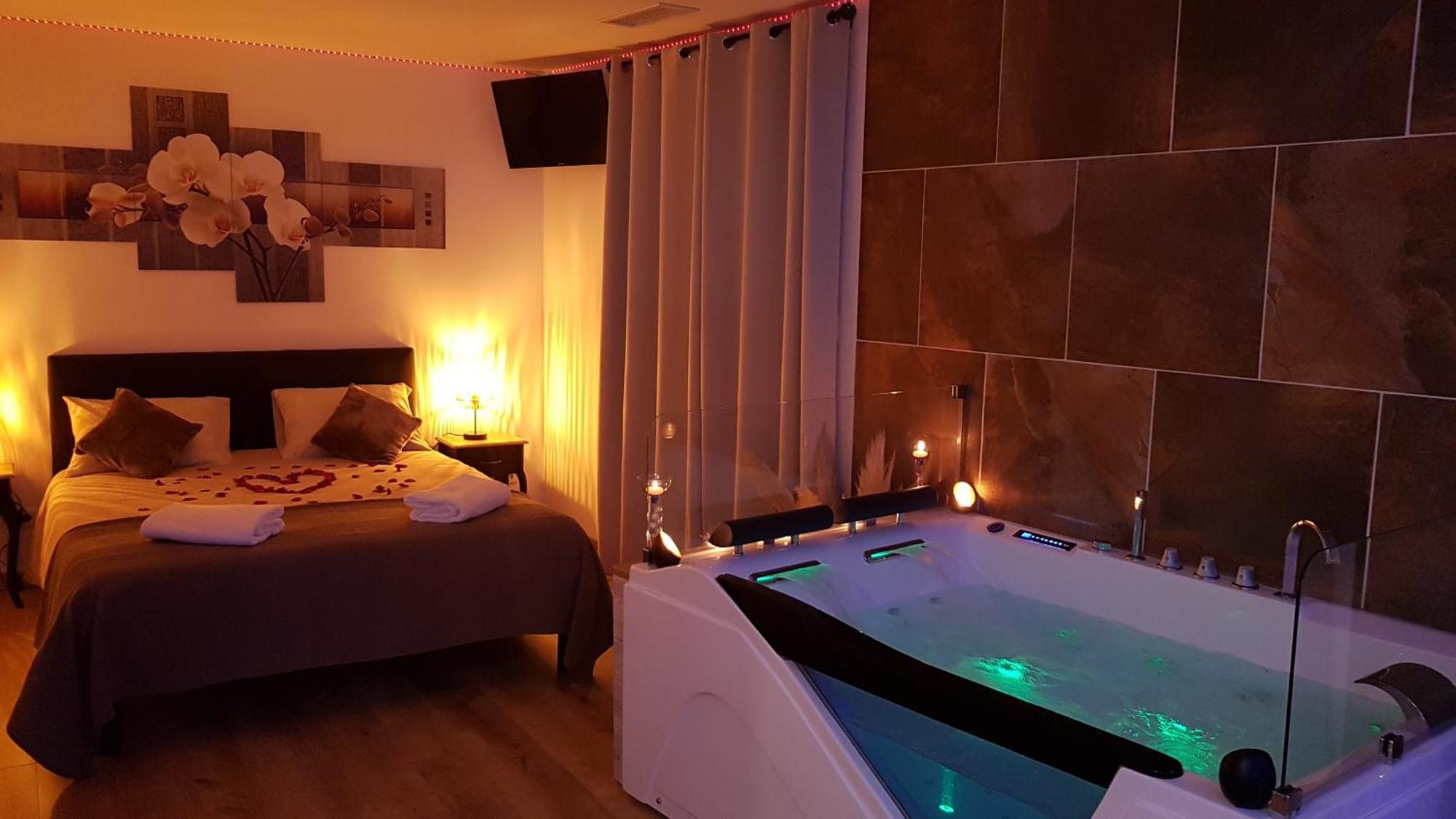 Love Room Jaccuzi Puisserguier Zewnętrze zdjęcie